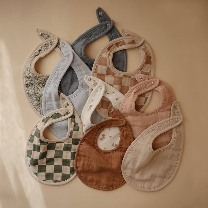 Mushie Muslin Bib 2-Pack - Roman Green/Fog